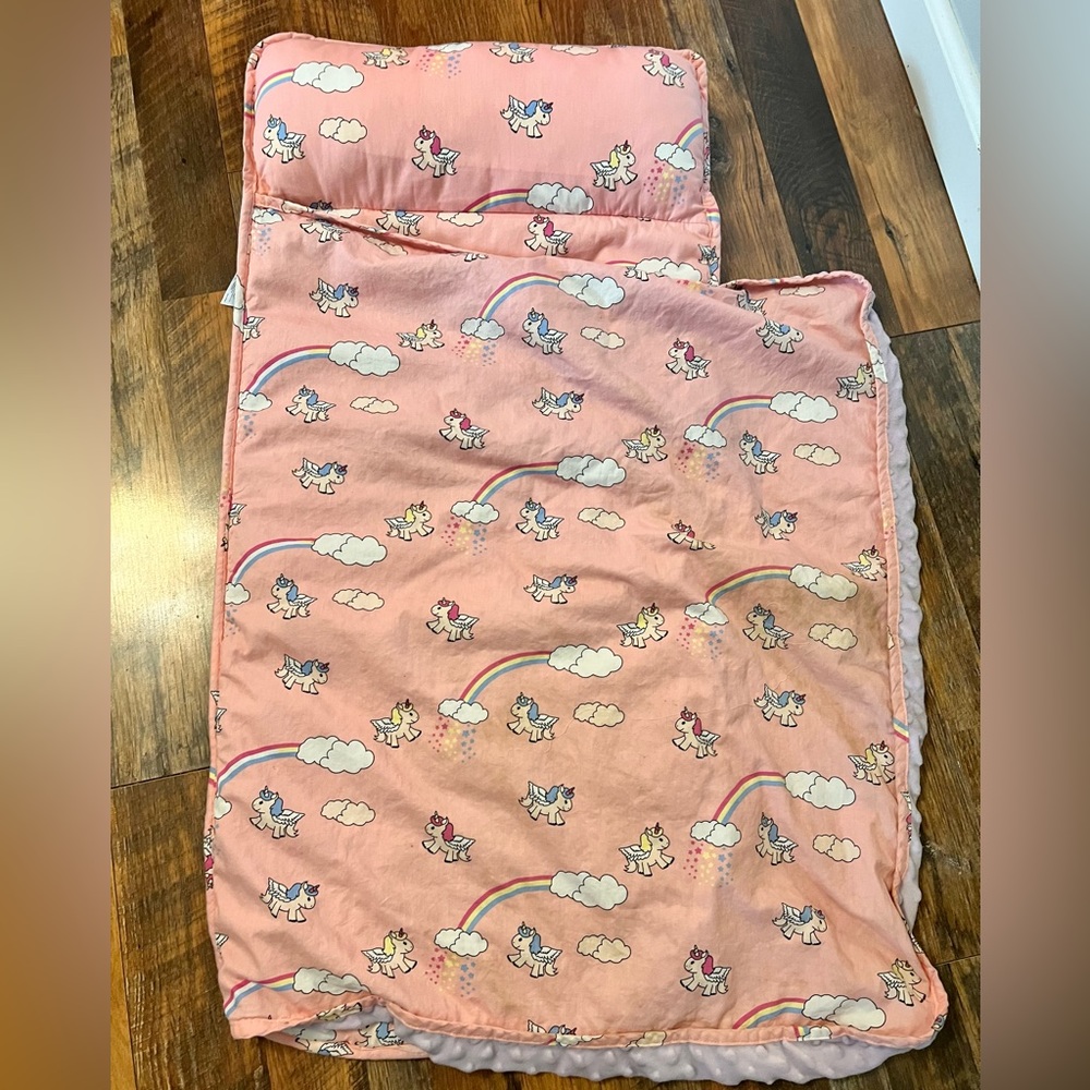 Huntington Home Unicorn and Rainbow nap mat.